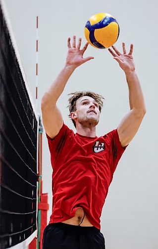 JOHN WOODS / FREE PRESS
U of Wpg volleyball setter Tristan Arnold during a training session at the U of Wpg in Winnipeg, Tuesday, October 20, 2026.
reporter: josh