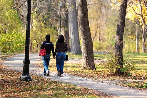 Ruth Bonneville / Free Press
Standup Romantic Walk in park
A young couple stroll through the brilliant fall colours along the winding path in Munson Park Tuesday Afternoon
OCT 20TH, 2026
