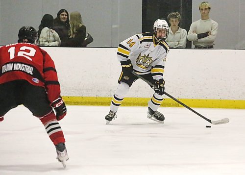 Brayden Watt opens up for a pass while Kenora Thistles forward Willem Kirk-Bertens pressures him. (Rowan McCarthy/The Brandon Sun)