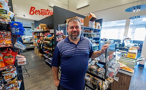 MIKE DEAL / FREE PRESS
Aaron Bernstein, owner of Bernstein’s Deli at 1700 Corydon Ave., where he has learned, today, that he may have to close temporarily, on Friday, because Hydro will be conducting a planned outage. Aaron expects he’ll lose $5,000 to paying staff vacation, cancelled catering orders and no walk-in traffic.
Reporter: Gabrielle Piche
261021 - Wednesday, October 21, 2026.