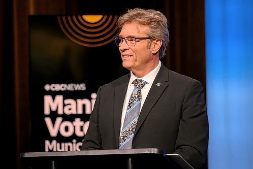 Mike Sudoma / Free Press
Mayoral candidate Kevin Klein prepares for Wednesdays evenings mayoral debate
October 21, 2026