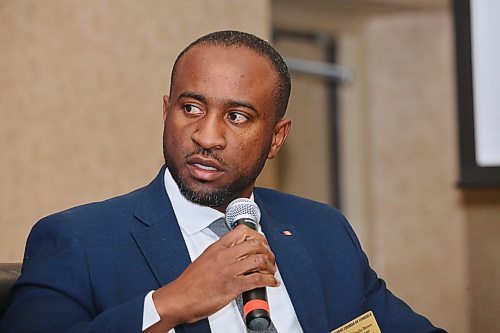 Brandon Chamber of Commerce President Emelio Brown asks questions during a Breakfast with the Mayoral Candidates event featuring incumbent Jeff Fawcett and challenger Len Isleifson on Wednesday morning at the Victoria Inn. (Matt Goerzen/The Brandon Sun)