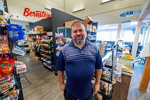 MIKE DEAL / FREE PRESS
Aaron Bernstein, owner of Bernstein’s Deli at 1700 Corydon Ave., where he has learned, today, that he may have to close temporarily, on Friday, because Hydro will be conducting a planned outage. Aaron expects he’ll lose $5,000 to paying staff vacation, cancelled catering orders and no walk-in traffic.
Reporter: Gabrielle Piche
261021 - Wednesday, October 21, 2026.