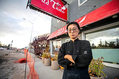 MIKAELA MACKENZIE / FREE PRESS
Claire Venevongsa, owner of Pad Thai, with the construction blocking her business on Portage Avenue on Thursday, Oct. 22, 2026.
For Kelly-Anne story.
Free Press 2026