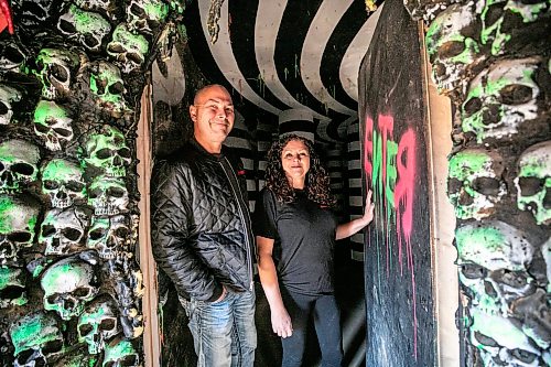 MIKAELA MACKENZIE / FREE PRESS
	
Tim and Michelle Muys, owners/operators of Heebie Jeebies, in the ҂oboճ FunhouseӠattraction on Thursday, Oct. 22, 2026.

For Aaron story.
Free Press 2026