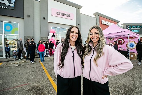 MIKAELA MACKENZIE / FREE PRESS
	
Franchisees Kristina Bighill (left) and Paulina Coombs at Crumblճ first Winnipeg location in Transcona on Friday, Oct. 23, 2026.

For Gabby story.
Free Press 2026