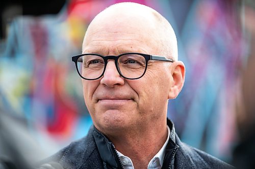 MIKAELA MACKENZIE / FREE PRESS
	

Mayoral candidate Scott Gillingham speaks with the media outside of Mordens' of Winnipeg as part of his final campaign stops on Tuesday, Oct. 27, 2026.

For Erik story.
Free Press 2026