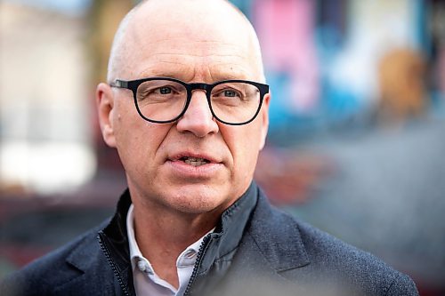 MIKAELA MACKENZIE / FREE PRESS
	

Mayoral candidate Scott Gillingham speaks with the media outside of Mordens' of Winnipeg as part of his final campaign stops on Tuesday, Oct. 27, 2026.

For Erik story.
Free Press 2026