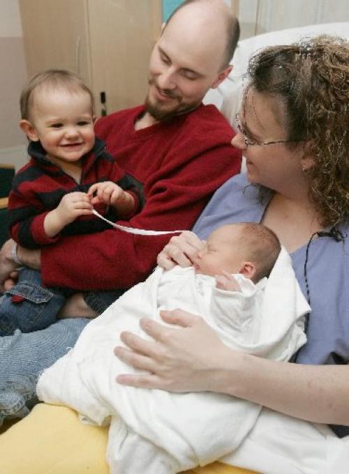 WINNIPEG: JANUARY 1, 2005: NJEW YEAR'S BABY Sitting with his mother and father, Lorrie and Mervin Reibin, sixteen month old Cory Reibin meets his brother, Brendan James Reibin, who was born at 12:01 a.m. on new Year's day at the St. Boniface Hospital. Photo taken Saturday afternoon. Photo by Marianne Helm/Winnipeg Free Press