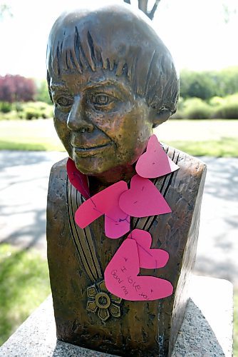 WAYNE GLOWACKI/WINNIPEG FREE PRESS  At the Assiniboine ParkÕs Citizens Hall Of Fame the  bust of Carol  Shields  has a necklace of cutout hearts  with one with the message  I love you Grand Ma. photo  For Gord Sinclair Column ?. July 18 2003