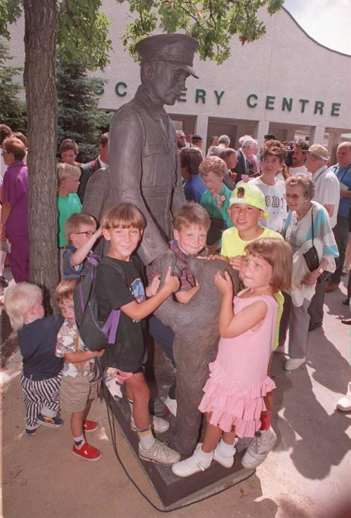 winnie-the-pooh statue at winnipegs assiniboine park zoo.  shot from unveiling aug 6.92.  kids in photo are the 8 great grandchildren of lt. harry coleburn who took the bear to england and donated it to the london zoo where it became the inspiration for winnie the pooh.  photen gigliotti, winnipeg free press