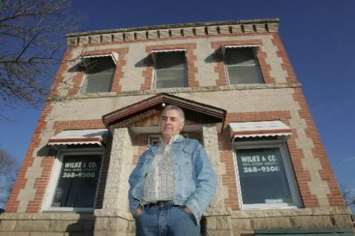 BEAUSEJOUR: NOVEMBER 17, 2004: BEAUSEJOUR Len Wilke, a broker with Wilke & Co Real Estate Services, stands in front of his office building in Beausejour, Manitoba, on Wednesday afternoon. For story by Bill Redekop Photo by Marianne Helm/Winnipeg Free Press