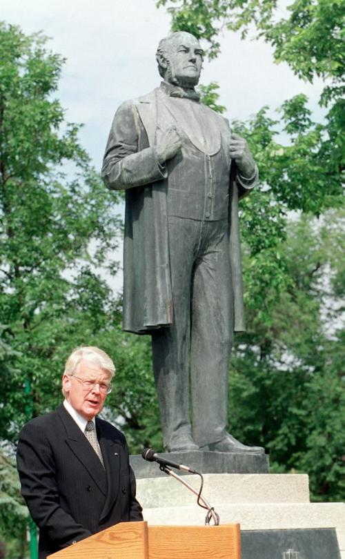 The president of Iceland, Olafur Ragnar Grimsson speaks at the foot of the statue of Jon Sigurdsson, Iceland's Independence leader during a ceremony at the Manitoba legislative grounds Friday morning in Winnipeg. The statue was donated to Manitoba by the people of Iceland. On behalf of the Governement of Iceland, Grimsson is in the city to give Liberal MP John Harvard the Order of the Falcon (similar to the Order of Canada) and to visit the Icelandic Festival being held in Gimli, MB. (CP PHOTO/ Winnipeg Free Press-Ken Gigliotti)