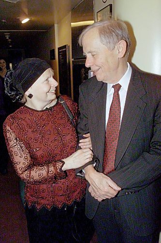 JEFF DE BOOY / WINNIPEG FREE PRESS Local/Ent- The Musical Larry’s Party Premiers in Toronto at The Bluma Appel Theatre in The St. Lawrence Centre For The Arts-Before the show, Carol Shields and her husband Don share a moment (Walker story). Jan. 11th/2001.