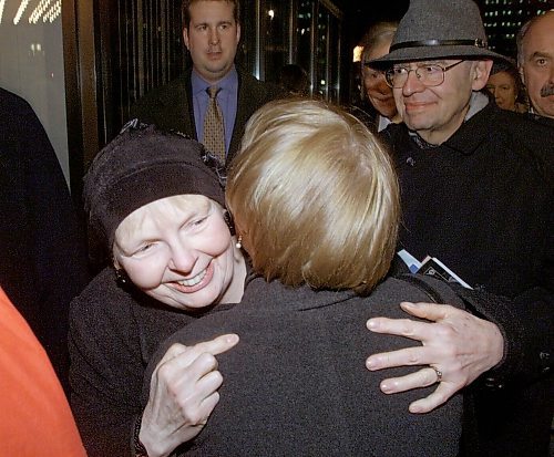 JEFF DE BOOY / WINNIPEG FREE PRESS Local/Ent- The Musical Larry’s Party Premiers in Toronto at The Bluma Appel Theatre in The St. Lawrence Centre For The Arts-Before the show, as she arrives, Carol Shields hugs her daughter Anne Giardini with Federal Deputy Minister Herb Gray following behind  (Walker story). Jan. 11th/2001.